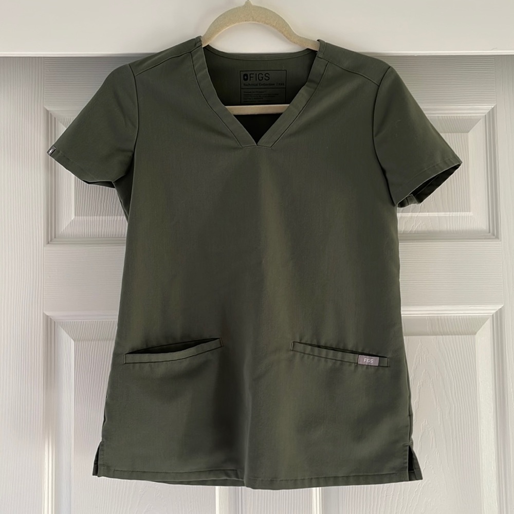 Figs scrub top